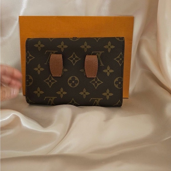 Authentic Preloved LV Arche Waist Bag in good condition (belt not included? - Picture 2 of 14